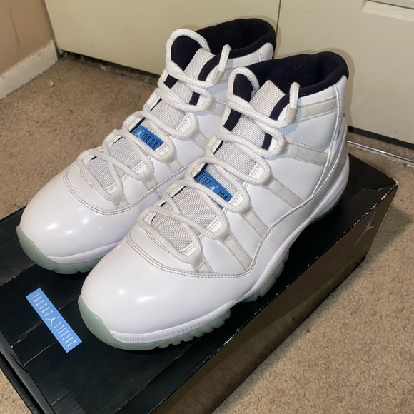 Jordan 11 Retro "Legend Blue" Size 9.5 - Picture 4 of 10